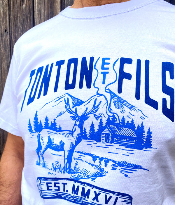Das weiße „Deer“-T-Shirt